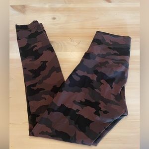 Lululemon Wunder Train 25” Brown Camo size 4